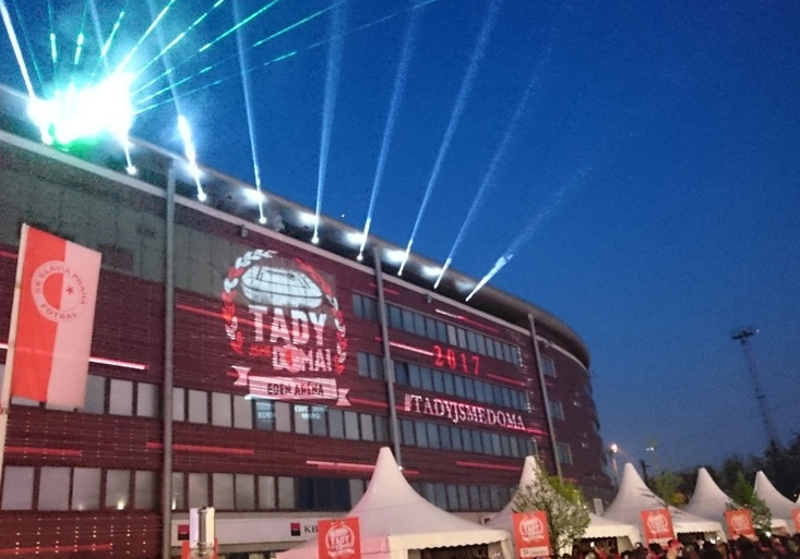 Impozantní ohňostroj nad Edenem! Tady Slavia zabodovala naplno