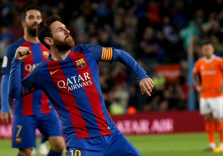 Barca věnovala Messimu úžasný obří transparent! Leo ho krásným gólem zničil za 12 minut!