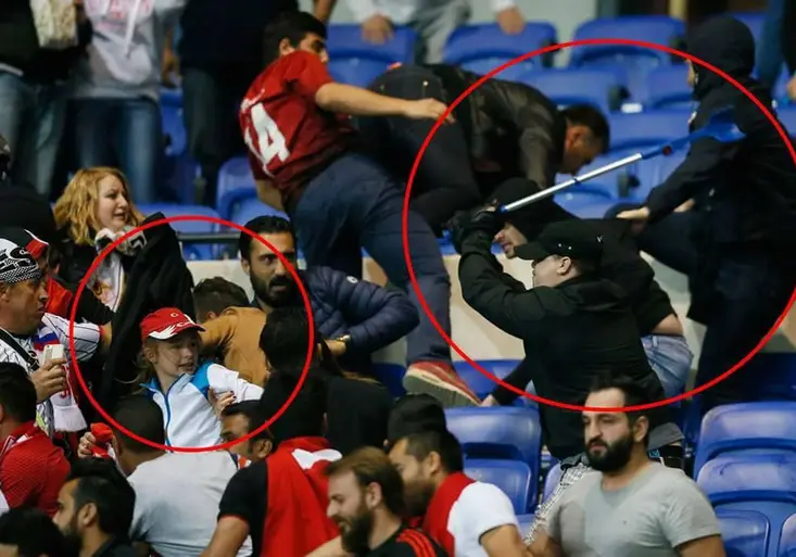 Nepokoje v Evropské lize! Chuligáni Lyonu a Besiktase řádili na stadionu