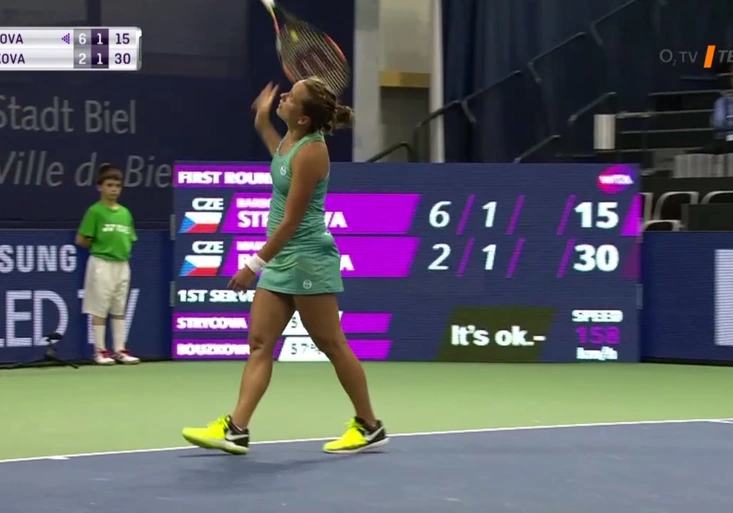 Strýcová házela raketou i rozesmála Krause! Nakonec ale české derby zvládla! Kdo bude hrát na O2 TV Tenis ve středu?