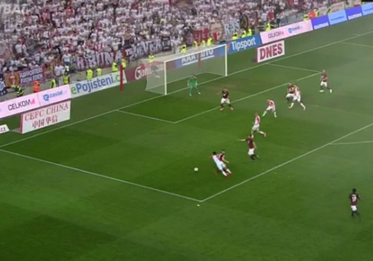 Slavia z derby se Spartou vydřela šťastný bod! Měla se pískat penalta?