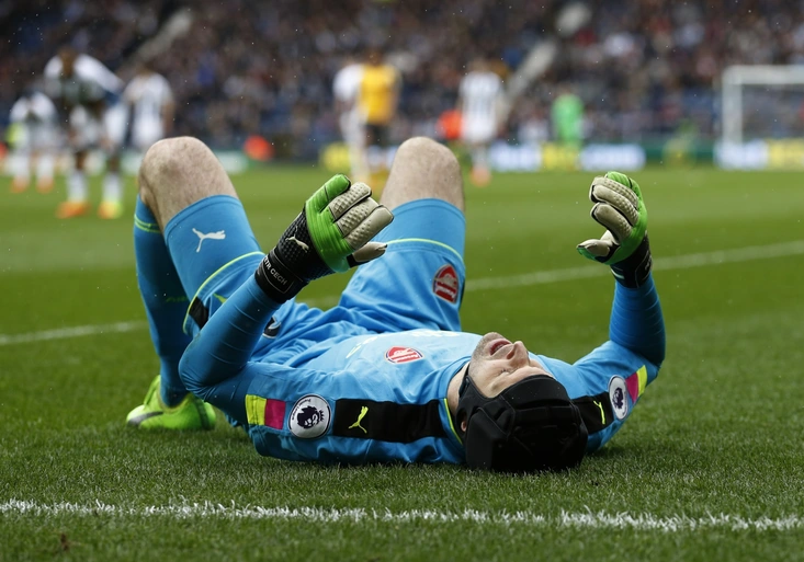 Petr Čech se zranil a Arsenal znovu prohrál! Jaké minely předvedli gólmani?