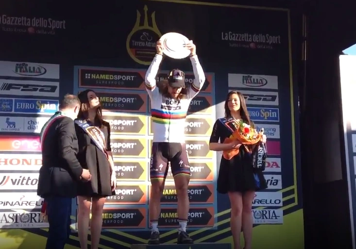 Šoumen Sagan vyděsil organizátory! Na Tirreno Adriatico chtěl rozmlátit trofej!