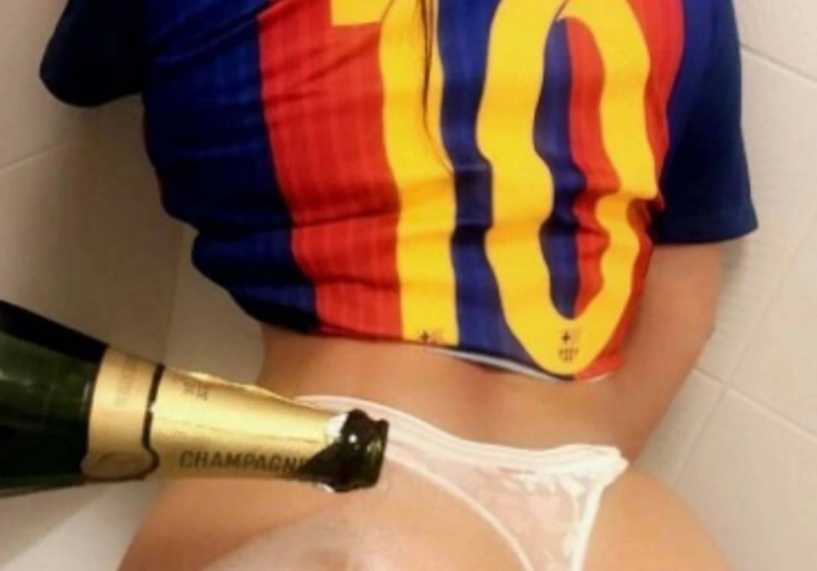 Vnadné Miss Bum Bum vyšla věštba! Za výhru Barcelony nad PSG poslala fanouškům nahou odměnu!