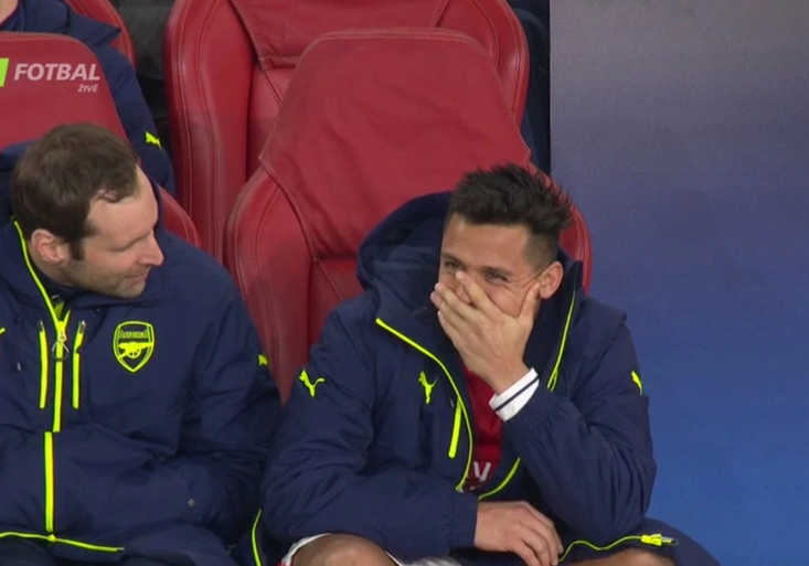 Alexis Sánchez se smál debaklu Arsenalu! O čem se bavil s Petrem Čechem?