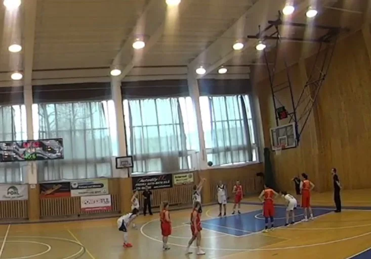 Šílený basket! Kralupy a Sparta si dávaly vlastní koše. Vysvětlení zní naprosto bláznivě