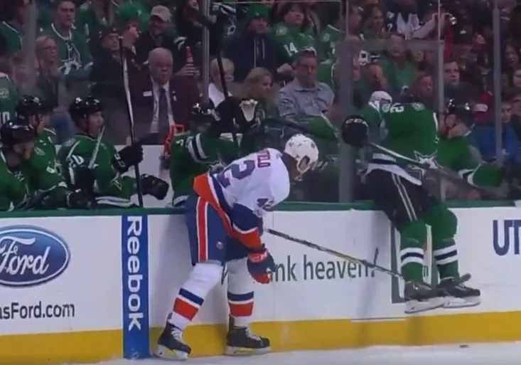 Faksa se projel jako na skluzavce, kaskadérský kousek Pastrňáka. Češi bavili celou NHL!
