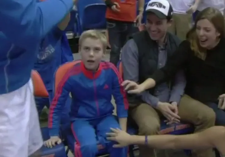 Malý hrdina zachránil basketbalový zápas! Dejte mu stipendium, jásal komentátor
