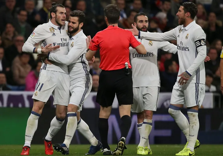 Real se zlobil na rozhodčí! Bale dostal za svůj zkrat červenou. Ramos zavinil penaltu