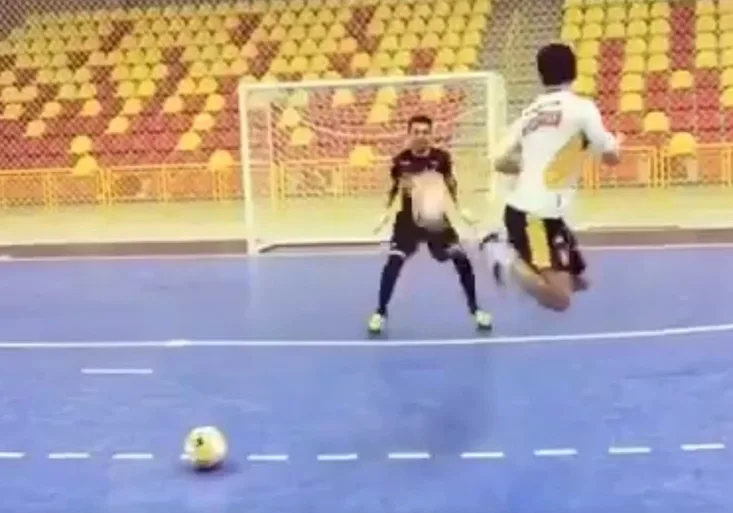 Na pána! Kouzelník s míčem, futsalista Falcao, vyučuje své megaparády!