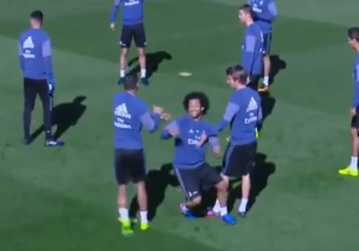 Casemiro na tréninku vyškolil RONALDA! Marcelo se smíchy málem zbláznil