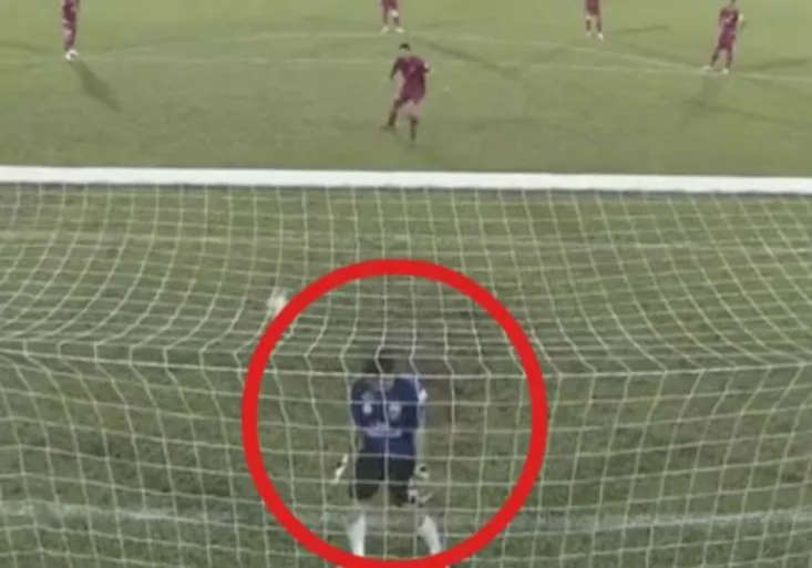 Nesouhlasíte s penaltou? Otočte se zády a nechte si dát další DVA góly!