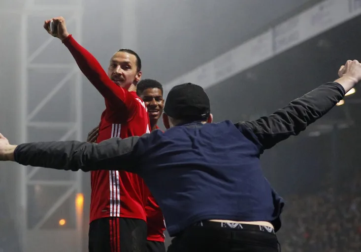 Famózní spolupráce Pogba – Ibrahimovič! Jak Zlatanovi oslavu „zpříjemnil“ fanoušek?