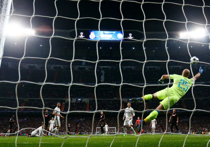Výstavní bomba! Casemiro překvapil i Ronalda. Lewandowski předvedl geniální asistenci