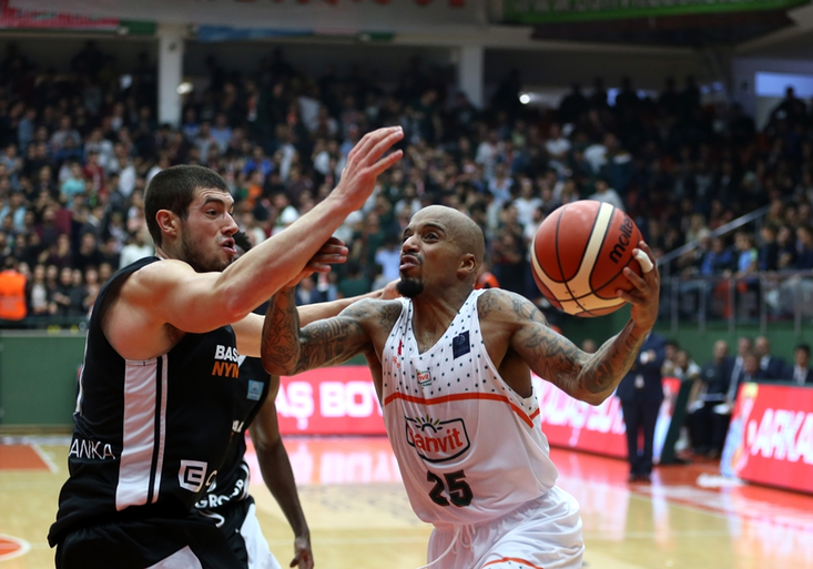 Nymburk hraje o osmifinále Ligy mistrů! Bitvu na Sardinii vysílá živě O2 TV Sport