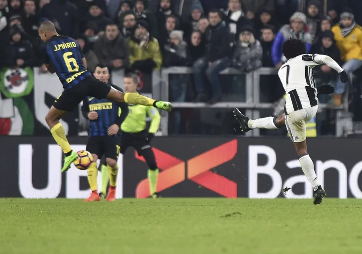 Výstavní dělovka i taneček před kamerou. Cuadrado nadchl fanoušky Juventusu!