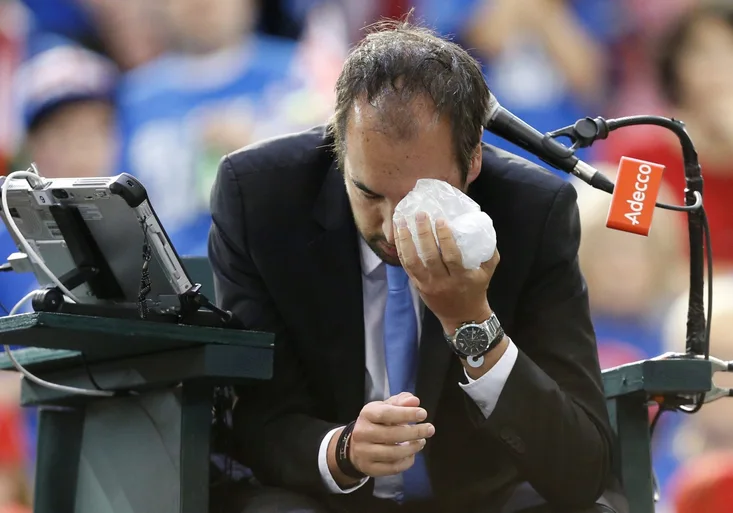 Šokující konec v Davis Cupu: Kanaďan napálil sudího na umpiru přímo do hlavy