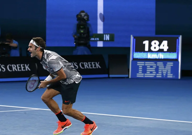 TOP 5 momentů Australian Open: Federerovo jestřábí oko, Wawrinkův nástřel Kližana