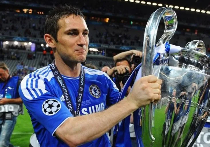 Frank Lampard se rozloučil s kariérou! Jakou poklonu vysekl legendě Chelsea Petr Čech?