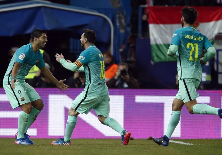 Suárezovo úžasné sólo a Messiho bomba levačkou. Barcelona nakročila do finále!