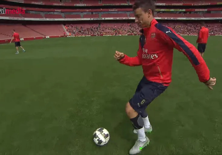 Kde se tohle naučil!? Jak se Laurent Koscielny„zbláznil“ a vystřihl neuvěřitelnou rabonu!