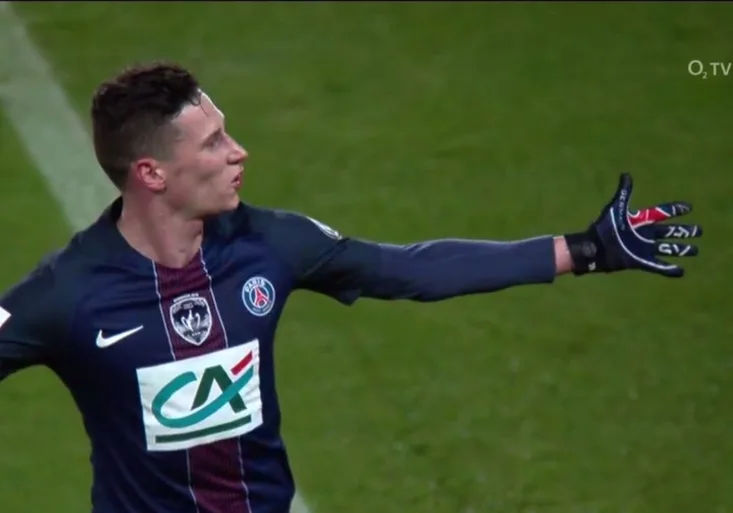 Umělecká premiéra Draxlera v PSG: Parádní trefa dloubáčkem, zpívání během večeře