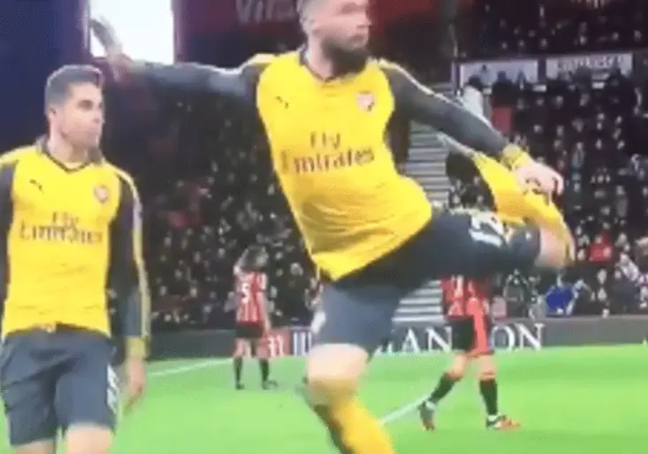 Giroud ukázal originální oslavu! Naštval ale Sancheze i fanoušky Arsenalu! Čím?