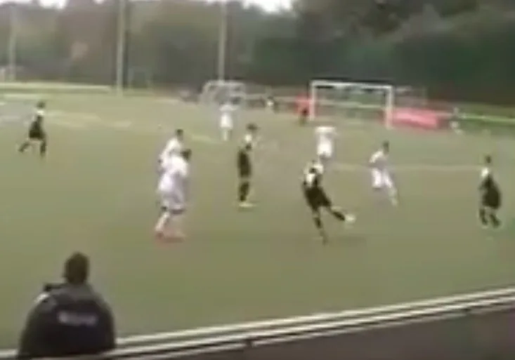 Gól, o jakém sní každý fotbalista! Absolutní paráda! Ať je rok 2017 stejný jako on!