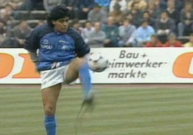 Nejlepší rozcvička všech dob! Takhle řádil Diego Maradona!