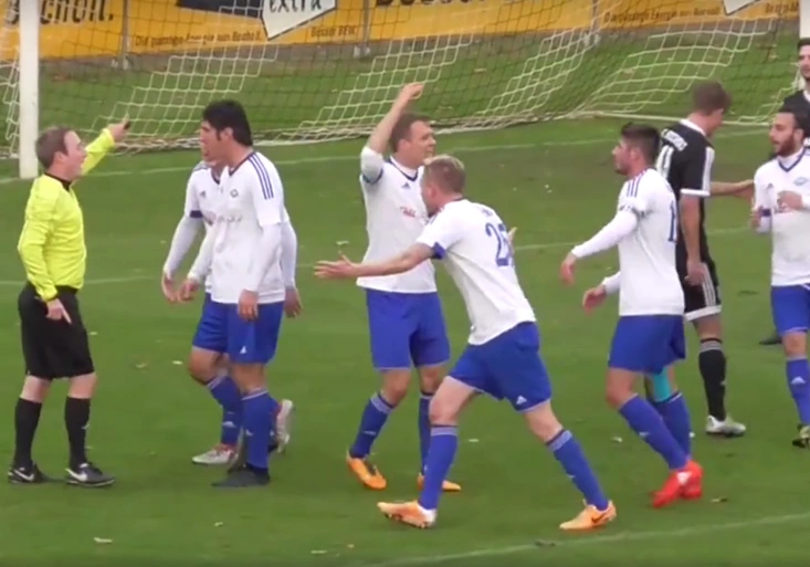 Úchvatné gesto fair play! Útočník se přiznal k simulaci a odvolal penaltu