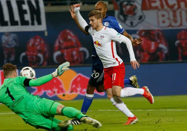 Slepý rozhodčí v Bundeslize? Jak mohl odpískat tuhle penaltu pro Lipsko?