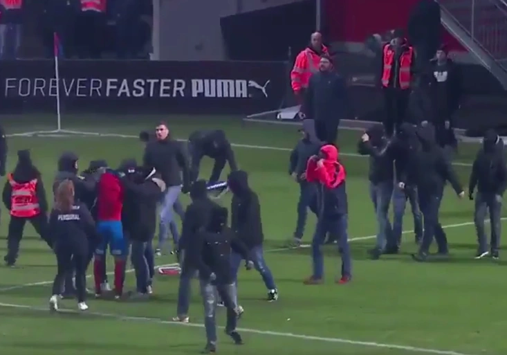 Šílené běsnění ve Švédsku! Henrik Larsson se málem porval s vlastními fanoušky!