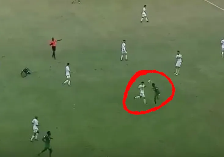 Tohle se nedělá! Iwobi z Arsenalu nevídaným trikem zesměšnil protihráče