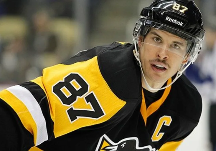 Crosby by se uživil i jako fotbalista. Podívejte se, co dokáže bez hokejky!