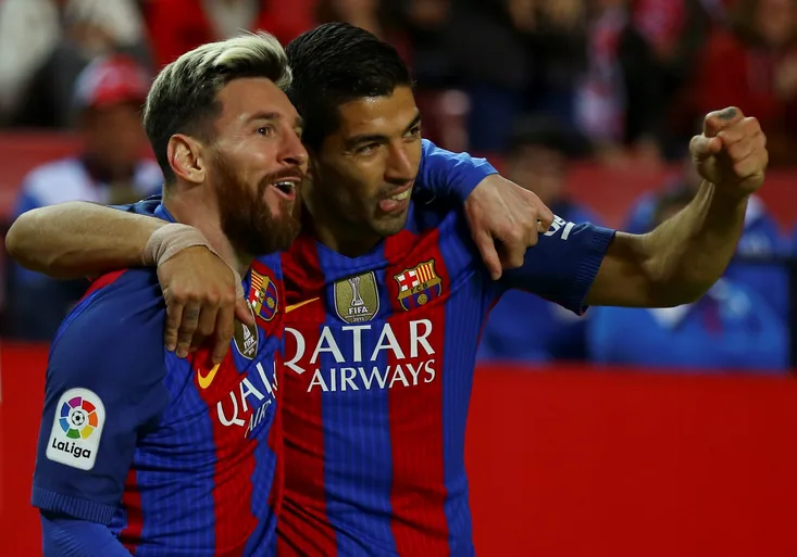 Génius MESSI! V Seville mu vyzuli kopačku, přesto dotáhl Barcelonu k obratu!