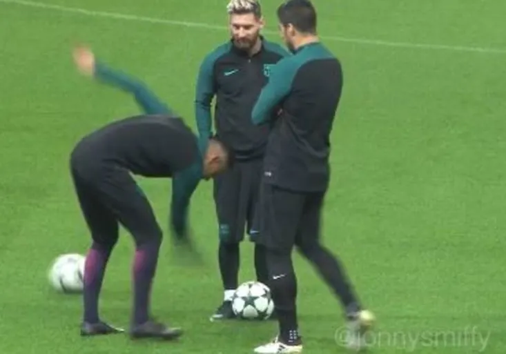 Jak naštvat Neymara? Suárez a Messi to dokázali na tréninku. A fanoušci se baví