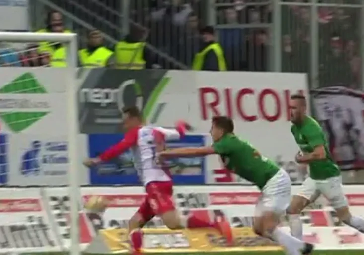Slavia se z Jablonce vrací jen s bodem. Okradli ji rozhodčí po zákroku na Bořila o penaltu?