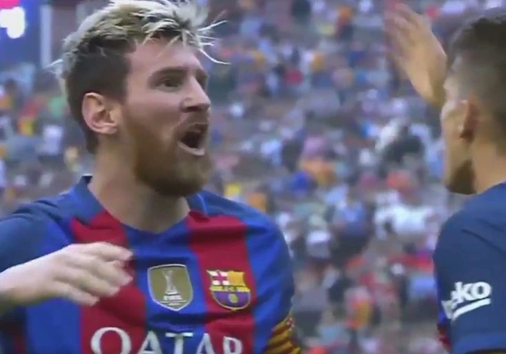 Skandál ve Valencii! Neymara sejmula láhev z tribuny! MESSI sypal na fanoušky vulgarity jako dlaždič!