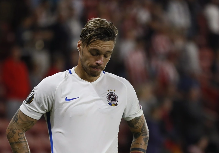Spartě chybí na pohár 14 hráčů. Proč ho proboha hraje v reprepauze?
