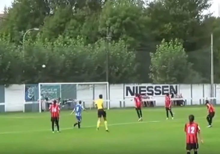 Gól jako z jiného světa! Jakým kouzlem poslala fotbalistka míč do sítě?