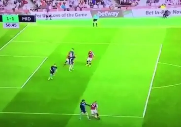 Payet vs. neschopní obránci. Jak ukončil kariéru ČTYŘEM hráčům zároveň?