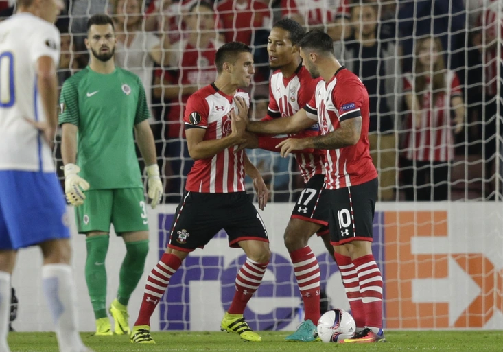 Penaltová hádka Southampton nerozhodila, Sparta jasně padla. Plzeň uhrála bod s AS Řím