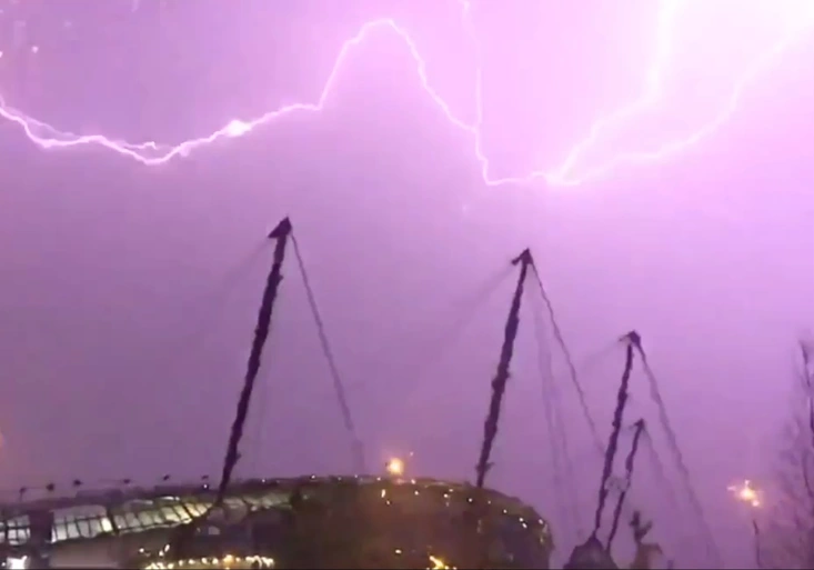 Blesky odložily v Manchesteru Ligu mistrů! V tom se fakt hrát nedalo!