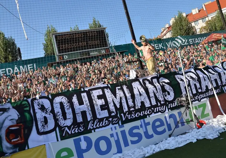 Bohemians zatrhli promítání filmu o Romech? Zvítězili rasisti! tvrdí producent