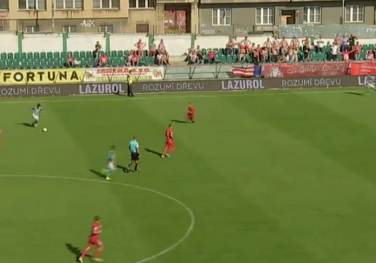 VIDEO: Lahůdka jak z bundesligy! Klokan Havel zavěsil téměř z půlky hřiště!