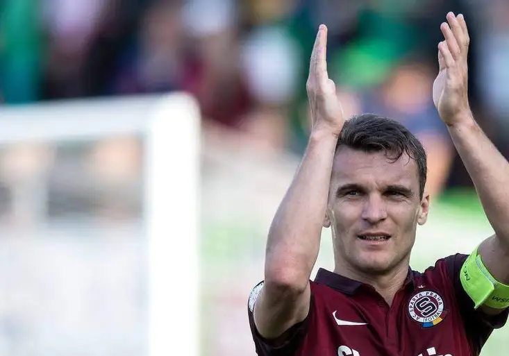 VIDEO: Rosický se vrátil na české trávníky. Letná aplaudovala, ale Sparta nevyhrála
