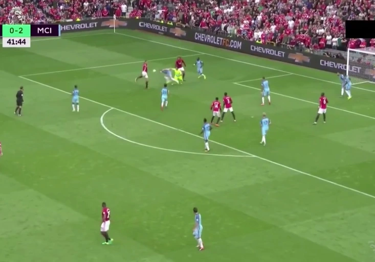Nástupce Harta je pro smích! ZLATAN trestal jeho chybu. City ale derby vyhrálo!