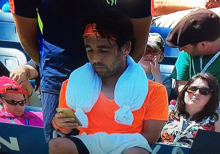 Tak já už budu končit! Co vyváděl Baghdatis během zápasu US Open s telefonem?