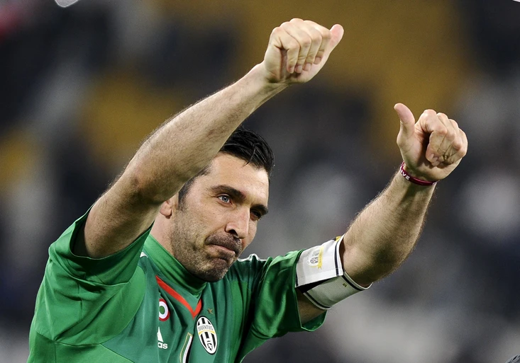 Italští fanoušci pískali do hymny. Gigi Buffon se zachoval fantasticky. Jak je utišil?