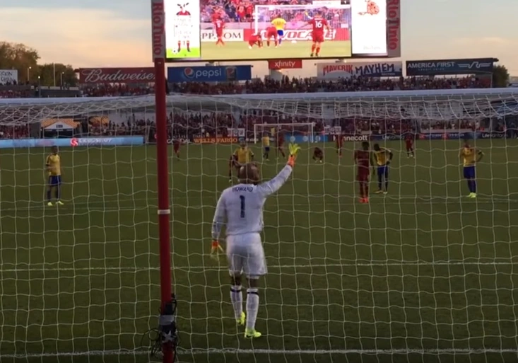 Úžasný reflex Kapitána Ameriky. Jak Tim Howard neuvěřitelně vytáhl pokutový kop?